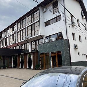 Hotel Palace Тыргу-Жиу Exterior photo