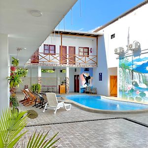 Отель Hostal Laurita Beach Монтаньита Exterior photo