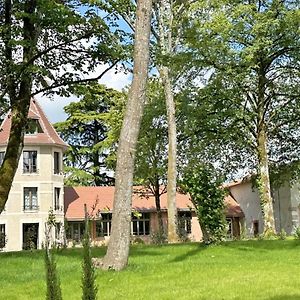 Bed and Breakfast Le Manoir Des Perrieres Рошешуар Exterior photo