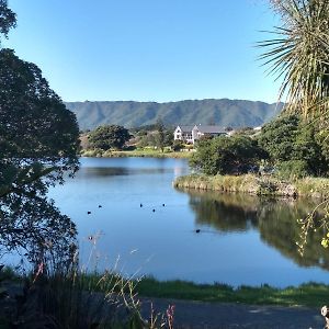 Вилла By The Lagoon In Waikanae Beach Exterior photo