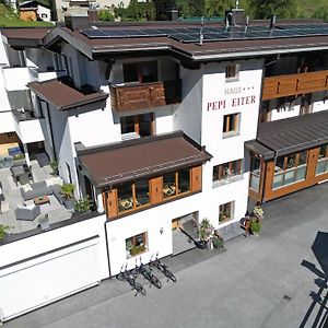 Отель Quality Hosts Arlberg - Haus Pepi Eiter Санкт-Антон-ам-Арльберг Exterior photo