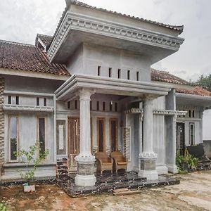 Отель Spot On 91255 Desa Wisata Embung Purworejo Бандар-Лампунг Exterior photo