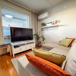 Апартаменты Top Floor Flat With Sauna, A/C & Free Parking Вантаа Exterior photo