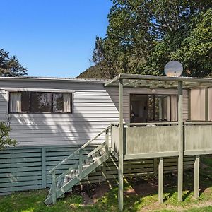 Вилла The Treehouse- Whanarua Bay Te Kaha Exterior photo