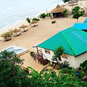 Gem Beach Resort Bure Town Exterior photo