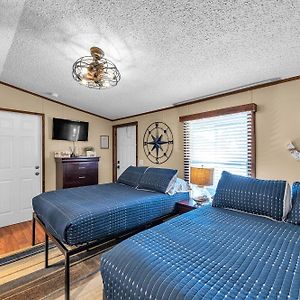 Nautical Nest Suite 2 - Lodges At Fossil Creek Hotel Room Kingston Exterior photo