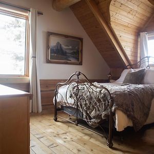 Bed and Breakfast Hebergement "La Maison En Bois Rond" Sainte-Marie Room photo