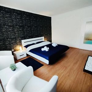 Отель Moonlight Apartman Шарошпатак Exterior photo