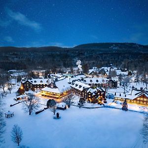 Отель Fairmont Le Chateau Монтебелло Exterior photo