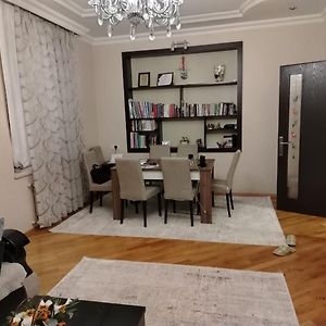 House With 3 Bedrooms,1 Living Room And A Kitchen In Bakikhanov District, Near Tolkuchka Баку Exterior photo