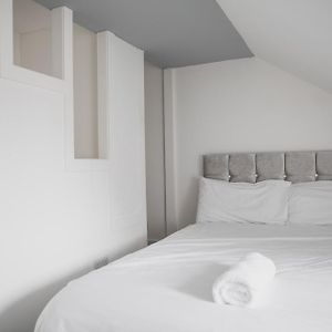 Room In Guest Room - Spacious Double Room In Лестер Exterior photo