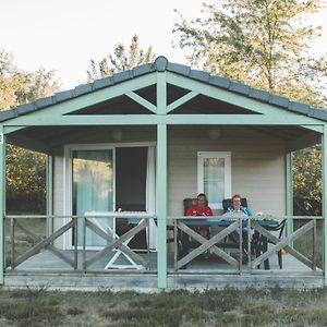 Вилла Wooden Chalet On The Edge Of A Lake Beynat Exterior photo