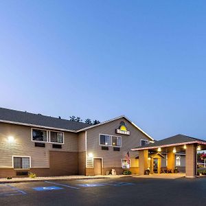 Days Inn By Wyndham Айрон-Маунтин Exterior photo