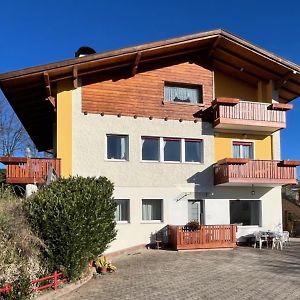 Апартаменты Casa Vacanze A Romeno Exterior photo