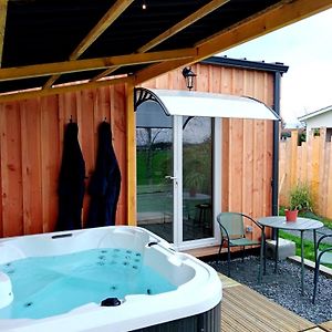 Апартаменты Chalet Cosy Avec Option Jacuzzi Saint-Genes-de-Fronsac Exterior photo