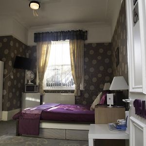 Ashfield Hotel Хаддерсфилд Room photo