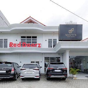 Отель Reddoorz Plus Syariah Near Museum Lampung Бандар-Лампунг Exterior photo