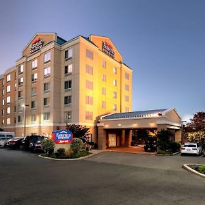 Fairfield Inn & Suites Woodbridge Авенел Exterior photo