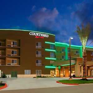 Отель Courtyard By Marriott Виктория Exterior photo