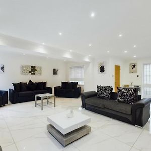 Вилла Cozy & Stylish Epsom House - Only Steps From The Downs Kingswood  Exterior photo