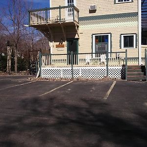 Spurs N Lace Inn Маниту-Спрингс Exterior photo