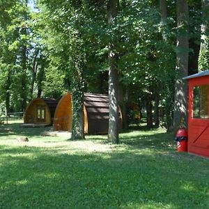 Les Roulottes Et Cabanes De La Champagne Бар-сюр-Об Exterior photo