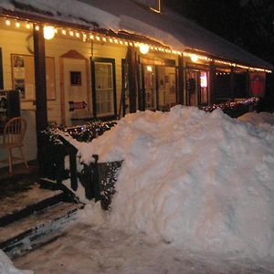 Whittaker'S Motel & Historic Bunkhouse Эшфорд Exterior photo