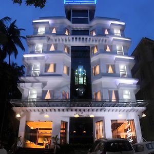Hotel Vishnu Inn Гуруваюр Exterior photo