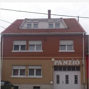 Отель Napsugar Panzio Вац Exterior photo