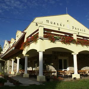 Bed and Breakfast Huszar Panzio Es Etterem Шарошпатак Exterior photo