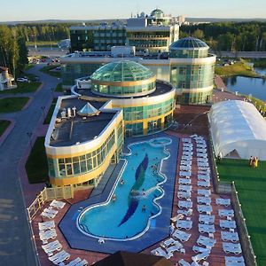 Отель Ramada Yekaterinburg Hotel&Spa Exterior photo