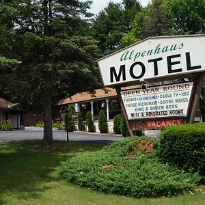Alpenhaus Motel Куинсбери Exterior photo