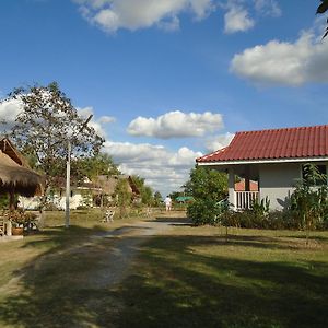 Chomna Resort Ban Bua Yai Exterior photo