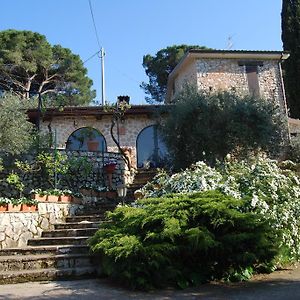 B&B H.M. Sonnino Exterior photo