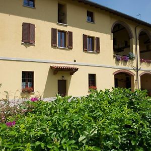 Bed and Breakfast Cascina Delle Mele Виттуоне Exterior photo