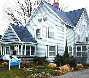 Отель Four Creeks Bed & Breakfast Girard Exterior photo