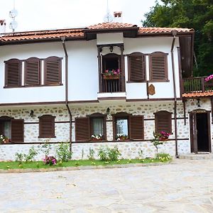 Family Hotel Dinchova Kushta Рожен Exterior photo