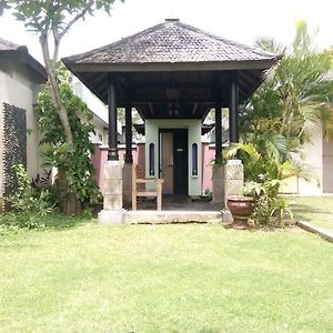 Villa Bora-Bora Kalicaa Танджунг-Лесунг Exterior photo