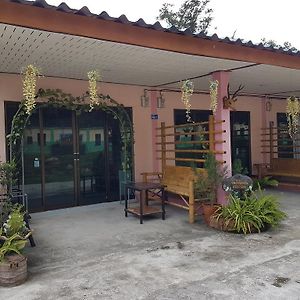 Отель Baan Yaychoey Kiriwong Exterior photo