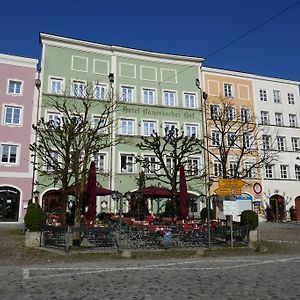 Отель Bayerischer Hof Бургхаузен Exterior photo