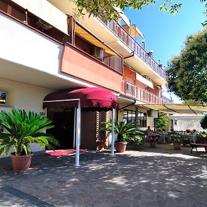 Albergo Paradiso Монте-Компатри Exterior photo