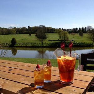 Mannings Heath Hotel Хоршам Exterior photo