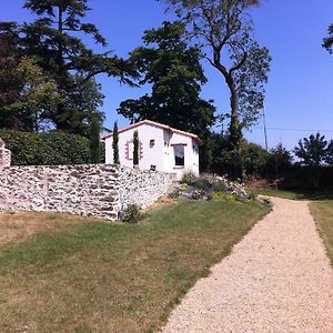 Bed and Breakfast Domaine Du Chene Crucy Lire Exterior photo