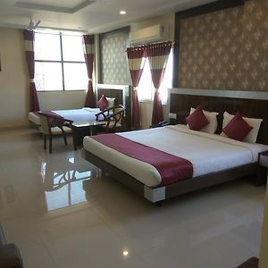 Hotel Olympia Inn Хайдарабад Exterior photo