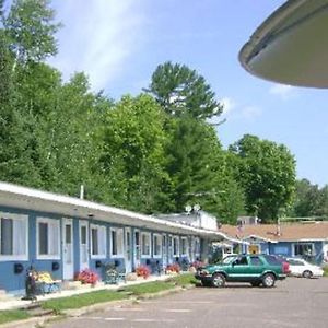 Carla'S Inn And Restaurant Baraga Exterior photo