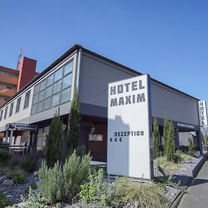 Hotel Maxim Лангенфельд Exterior photo