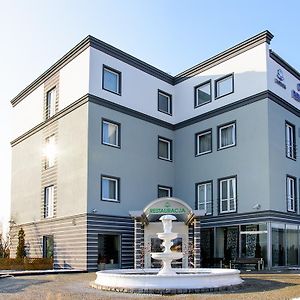 L'Ascada Hotel Сьрем Exterior photo