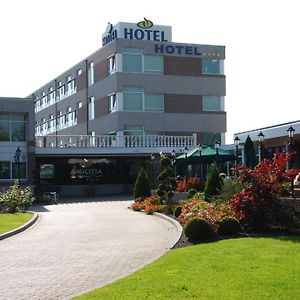 Amicitia Hotel Снек Exterior photo