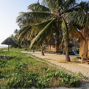 Barry'S Beach Resort Mkwaja Exterior photo
