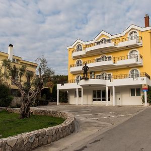 Hotel Crnogorska Kuca Подгорица Exterior photo